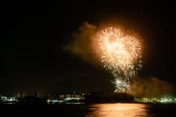 А у нас вчера была la Noche de Fuegos (ночь...